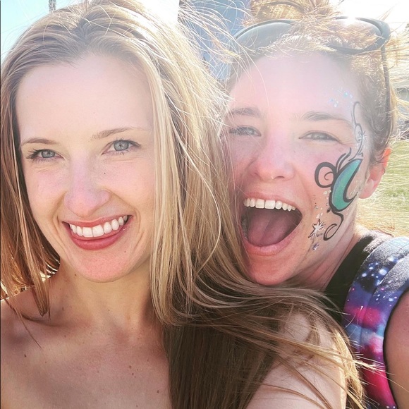 Meet your Posher, Larisa. Teacher and grad student selling some cute clothes. - Picture 2 of 12